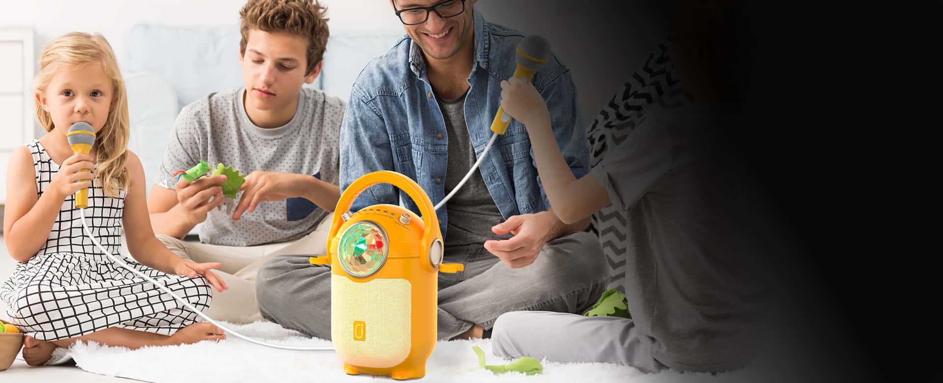 Kids are singing with JYX D15 karaoke machine with 2 microphones