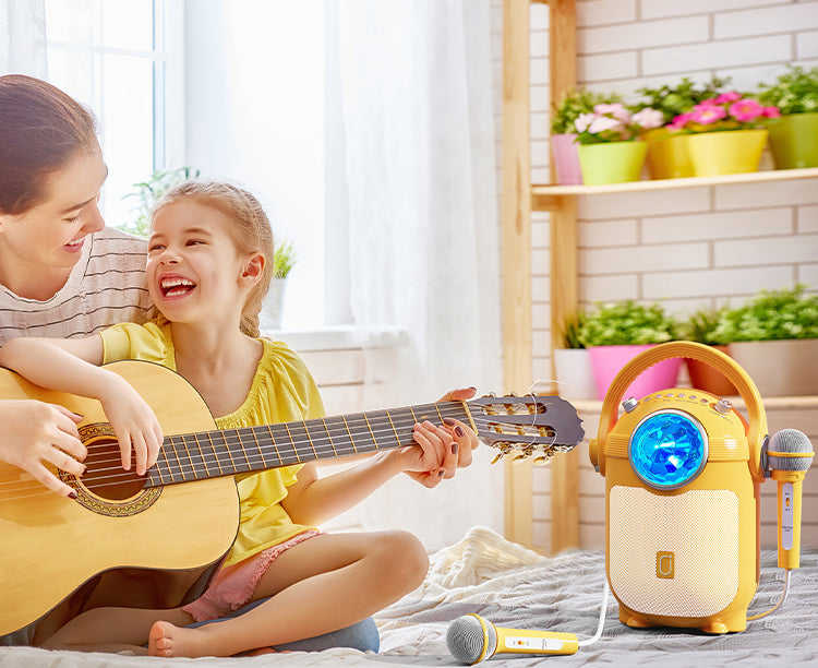 Gilrs are playing guitar by JYX D15 karaoke machind for kids